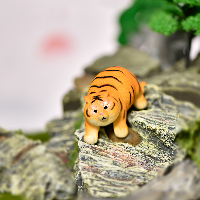 Walking Tiger Miniature Figuri - Home Improvement News ulasan dan harga