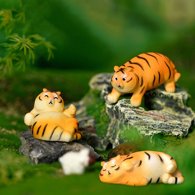Walking Tiger Miniature Figuri - Home Improvement News ulasan dan harga
