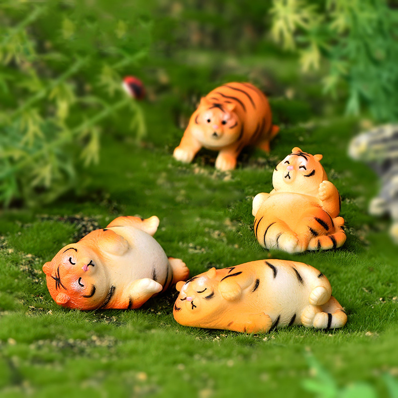 Walking Tiger Miniature Figuri - Home Improvement News ulasan dan harga